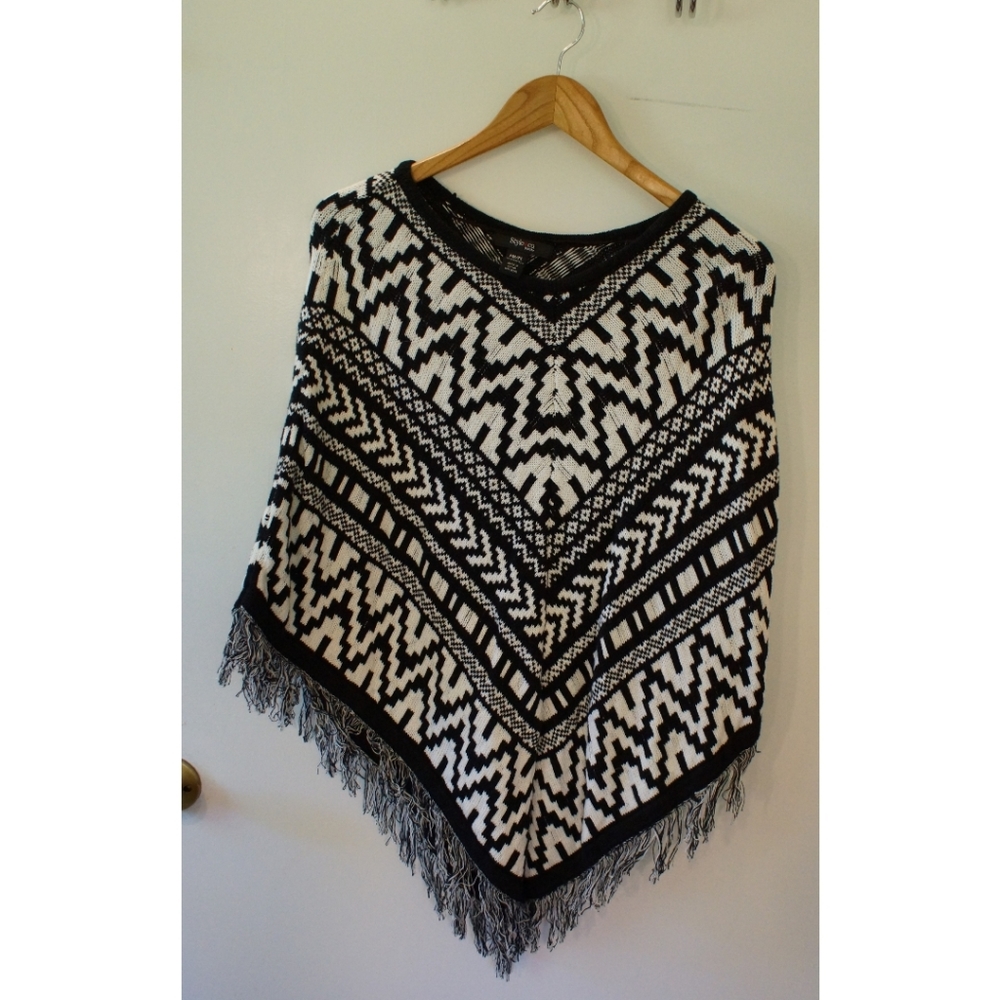 🚨LAST CHANCE - Closing closet🚨 Style & Co. Poncho